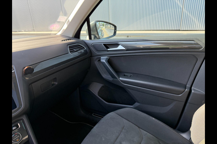 Volkswagen Tiguan 1.5 TSI ACT Highline | Pano | Dash | Alcantara