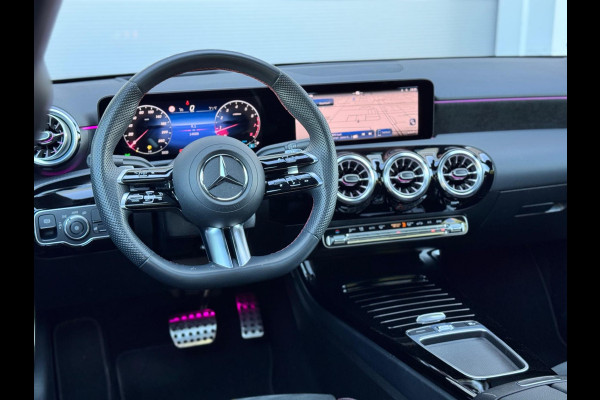 Mercedes-Benz A-Klasse 200 AMG Line Memory/360/HuD/Pano