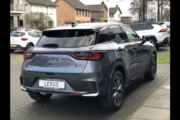 Lexus LBX 1.5 Hybrid Emotion Bi Tone | Leer, Stoel + Stuurverwarming, Parkeersensoren, Dodehoekherkenning