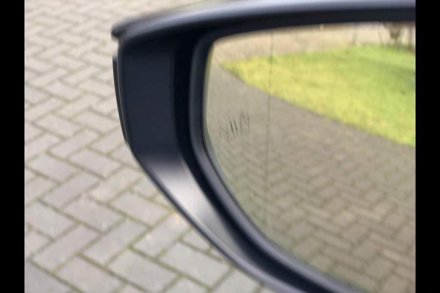 Lexus LBX 1.5 Hybrid Emotion Bi Tone | Leer, Stoel + Stuurverwarming, Parkeersensoren, Dodehoekherkenning