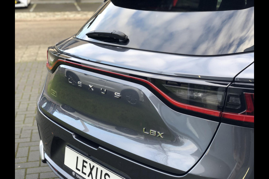 Lexus LBX 1.5 Hybrid Emotion Bi Tone | Leer, Stoel + Stuurverwarming, Parkeersensoren, Dodehoekherkenning