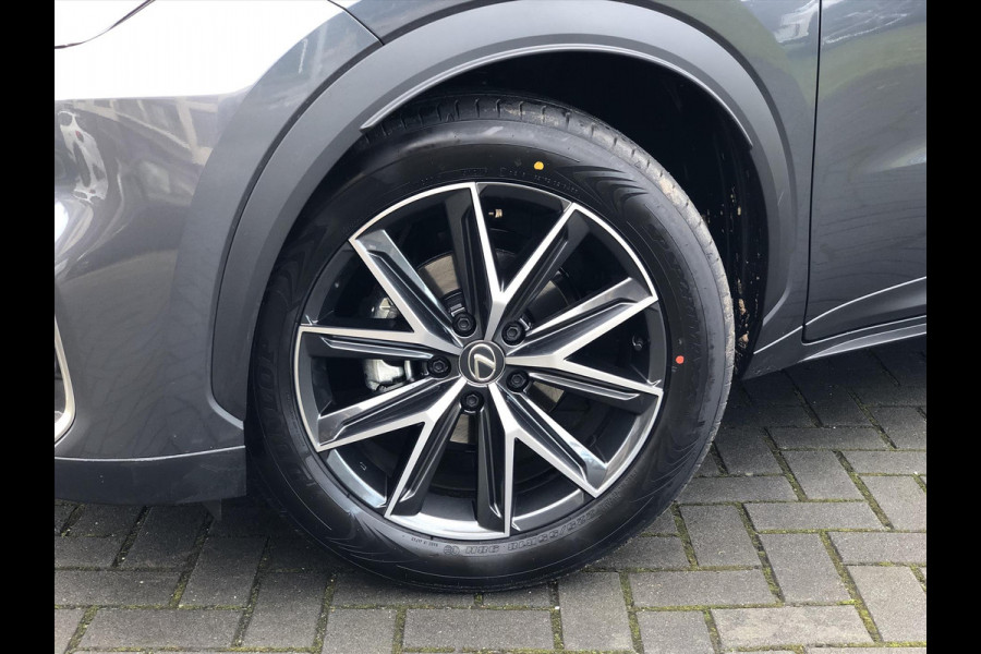 Lexus LBX 1.5 Hybrid Emotion Bi Tone | Leer, Stoel + Stuurverwarming, Parkeersensoren, Dodehoekherkenning