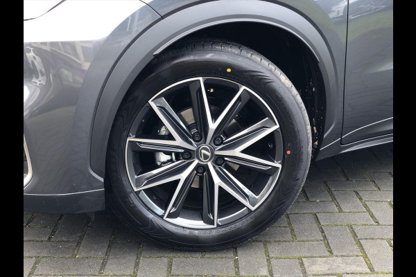 Lexus LBX 1.5 Hybrid Emotion Bi Tone | Leer, Stoel + Stuurverwarming, Parkeersensoren, Dodehoekherkenning