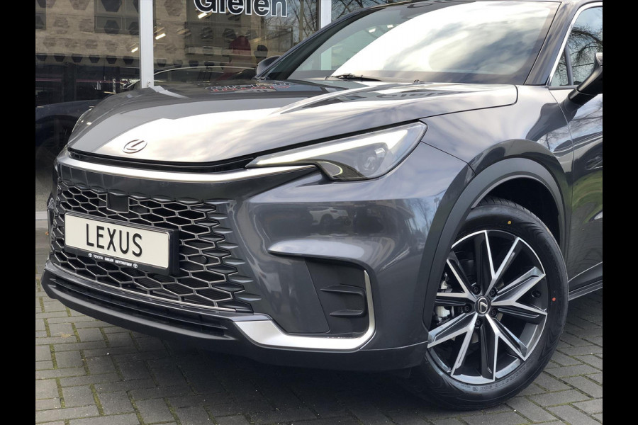 Lexus LBX 1.5 Hybrid Emotion Bi Tone | Leer, Stoel + Stuurverwarming, Parkeersensoren, Dodehoekherkenning