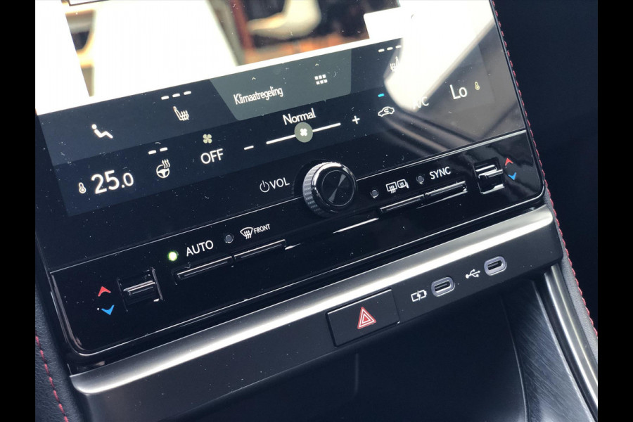 Lexus LBX 1.5 Hybrid Emotion Bi Tone | Leer, Stoel + Stuurverwarming, Parkeersensoren, Dodehoekherkenning