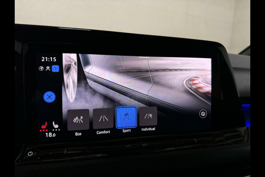 Volkswagen Golf 1.5 eTSI 3x R-Line Pano Carplay Sfeer ACC NAP