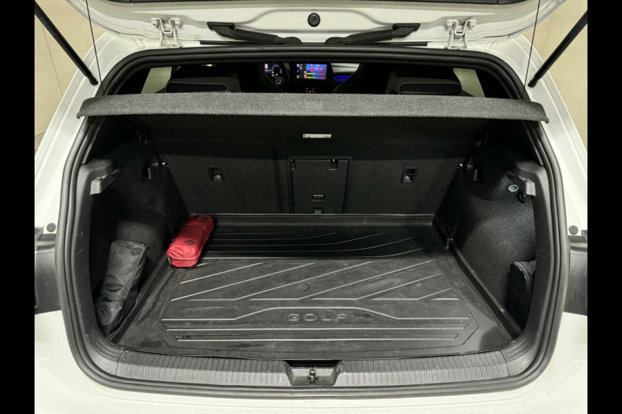 Volkswagen Golf 1.5 eTSI 3x R-Line Pano Carplay Sfeer ACC NAP