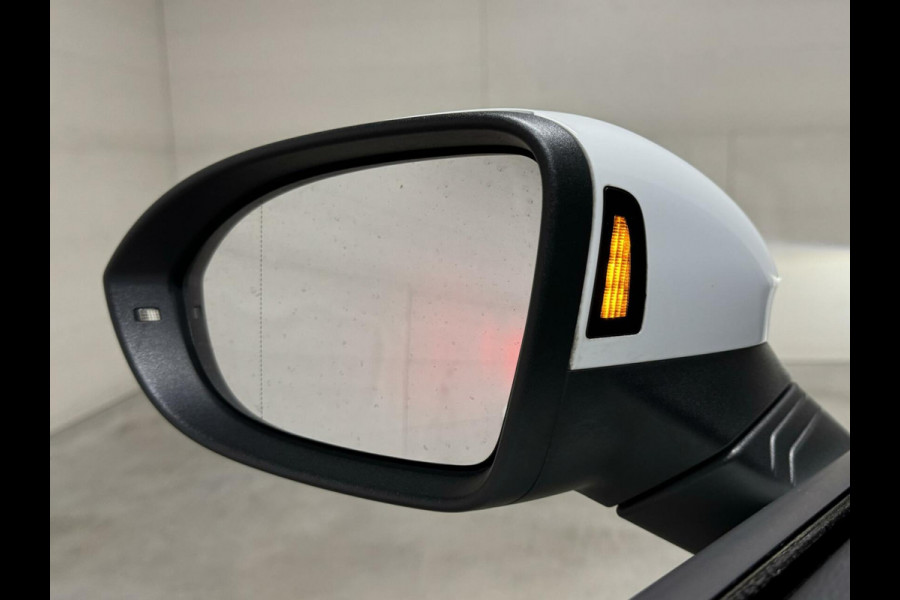 Volkswagen Golf 1.5 eTSI 3x R-Line Pano Carplay Sfeer ACC NAP