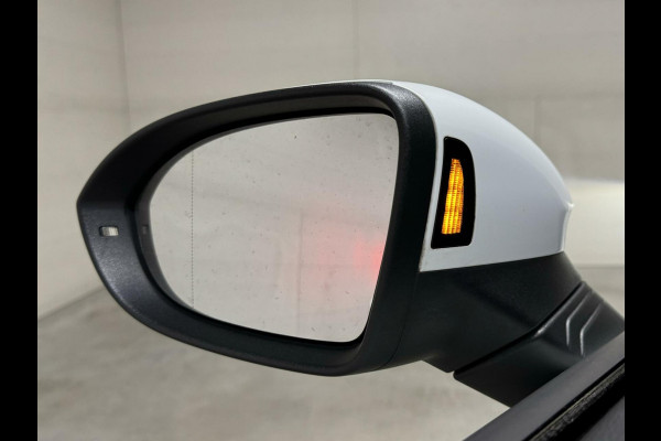 Volkswagen Golf 1.5 eTSI 3x R-Line Pano Carplay Sfeer ACC NAP