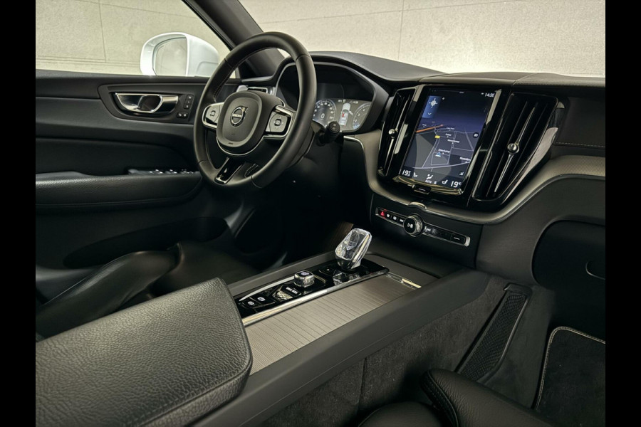 Volvo XC60 2.0 T8 Twin Engine AWD Inscription Pano Leer Trek