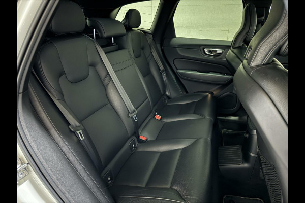 Volvo XC60 2.0 T8 Twin Engine AWD Inscription Pano Leer Trek