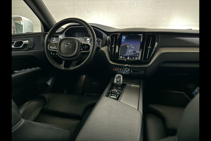 Volvo XC60 2.0 T8 Twin Engine AWD Inscription Pano Leer Trek
