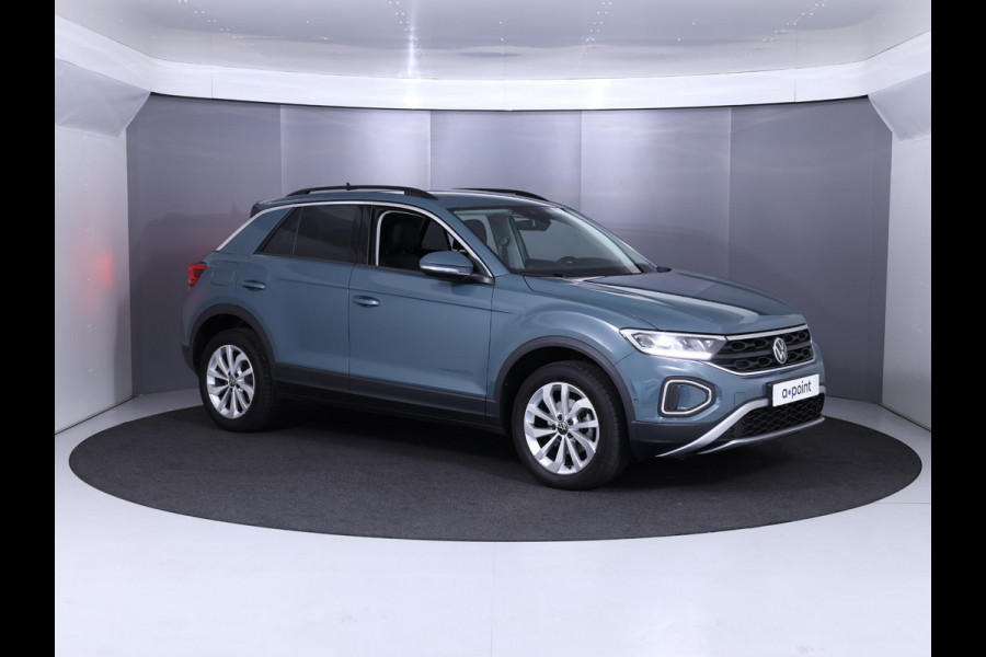 Volkswagen T-Roc 1.5 TSI Life Edition 150 pk Automaat (DSG) | Verlengde garantie | Navigatie via App | Parkeersensoren (Park assist) | Achteruitrijcamera | Adaptieve cruise control |