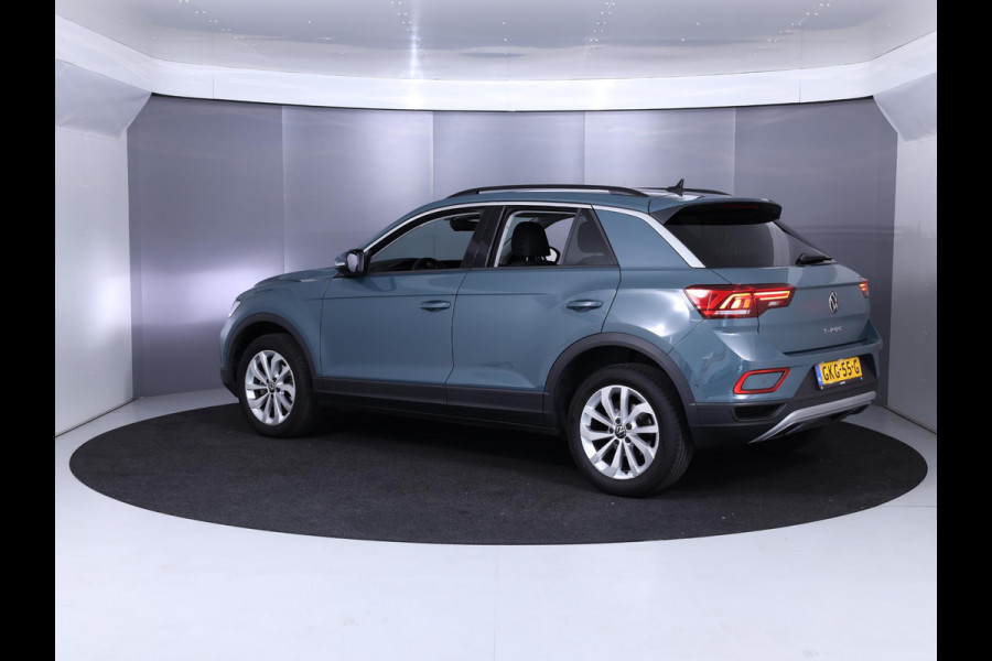 Volkswagen T-Roc 1.5 TSI Life Edition 150 pk Automaat (DSG) | Verlengde garantie | Navigatie via App | Parkeersensoren (Park assist) | Achteruitrijcamera | Adaptieve cruise control |