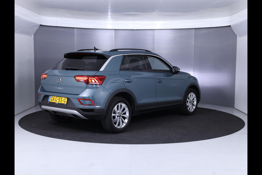 Volkswagen T-Roc 1.5 TSI Life Edition 150 pk Automaat (DSG) | Verlengde garantie | Navigatie via App | Parkeersensoren (Park assist) | Achteruitrijcamera | Adaptieve cruise control |