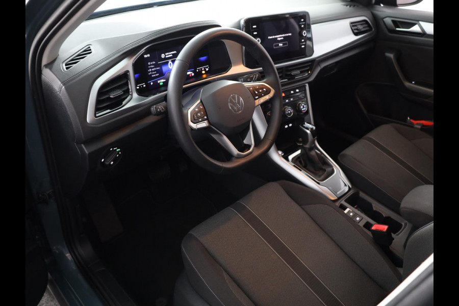 Volkswagen T-Roc 1.5 TSI Life Edition 150 pk Automaat (DSG) | Verlengde garantie | Navigatie via App | Parkeersensoren (Park assist) | Achteruitrijcamera | Adaptieve cruise control |