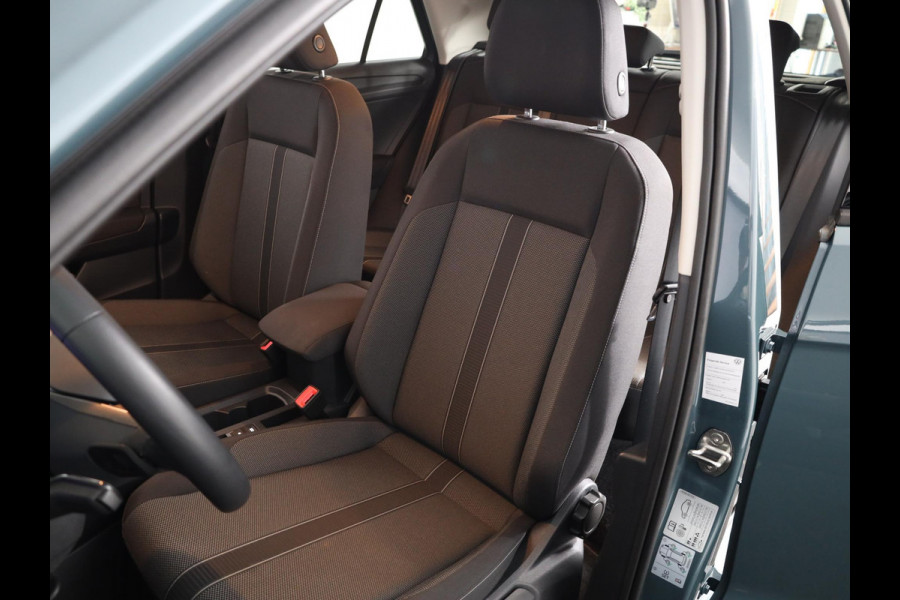 Volkswagen T-Roc 1.5 TSI Life Edition 150 pk Automaat (DSG) | Verlengde garantie | Navigatie via App | Parkeersensoren (Park assist) | Achteruitrijcamera | Adaptieve cruise control |