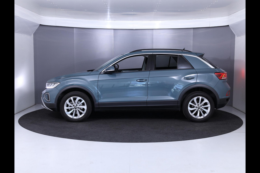 Volkswagen T-Roc 1.5 TSI Life Edition 150 pk Automaat (DSG) | Verlengde garantie | Navigatie via App | Parkeersensoren (Park assist) | Achteruitrijcamera | Adaptieve cruise control |