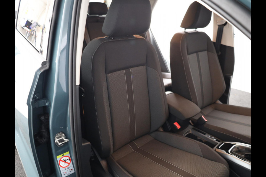 Volkswagen T-Roc 1.5 TSI Life Edition 150 pk Automaat (DSG) | Verlengde garantie | Navigatie via App | Parkeersensoren (Park assist) | Achteruitrijcamera | Adaptieve cruise control |