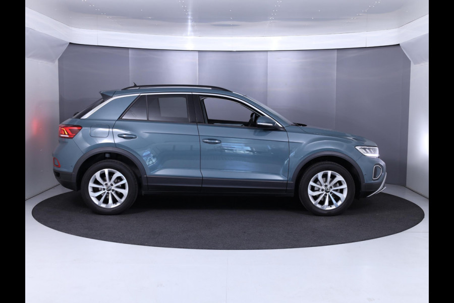 Volkswagen T-Roc 1.5 TSI Life Edition 150 pk Automaat (DSG) | Verlengde garantie | Navigatie via App | Parkeersensoren (Park assist) | Achteruitrijcamera | Adaptieve cruise control |