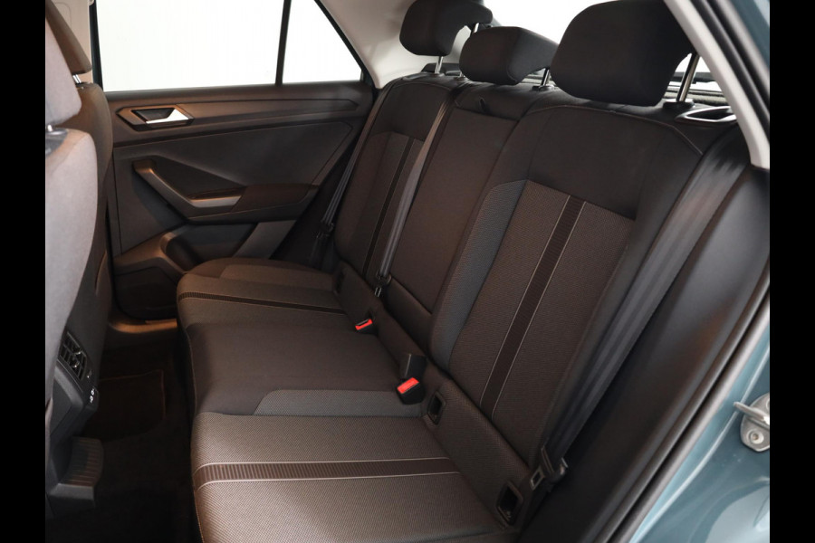 Volkswagen T-Roc 1.5 TSI Life Edition 150 pk Automaat (DSG) | Verlengde garantie | Navigatie via App | Parkeersensoren (Park assist) | Achteruitrijcamera | Adaptieve cruise control |