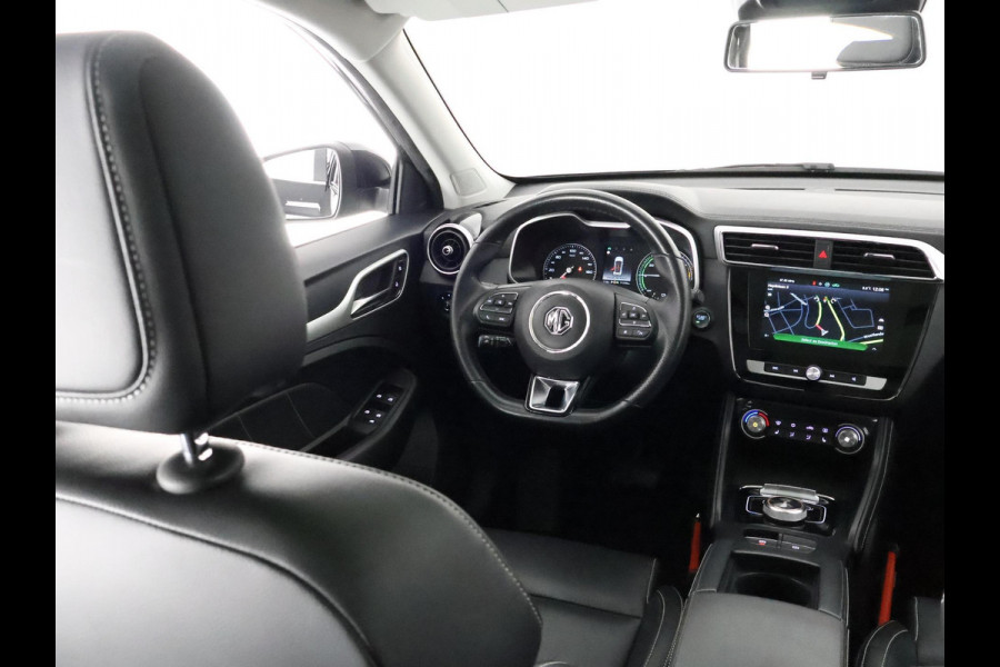 MG ZS EV LUXERY 45 kWh ACCU 89 % !! BIJNA 2020.PANODAK.KEYLESS.1e EIG. CARPLAY NAVI. GARANTIE TOT 2 JAAR*
