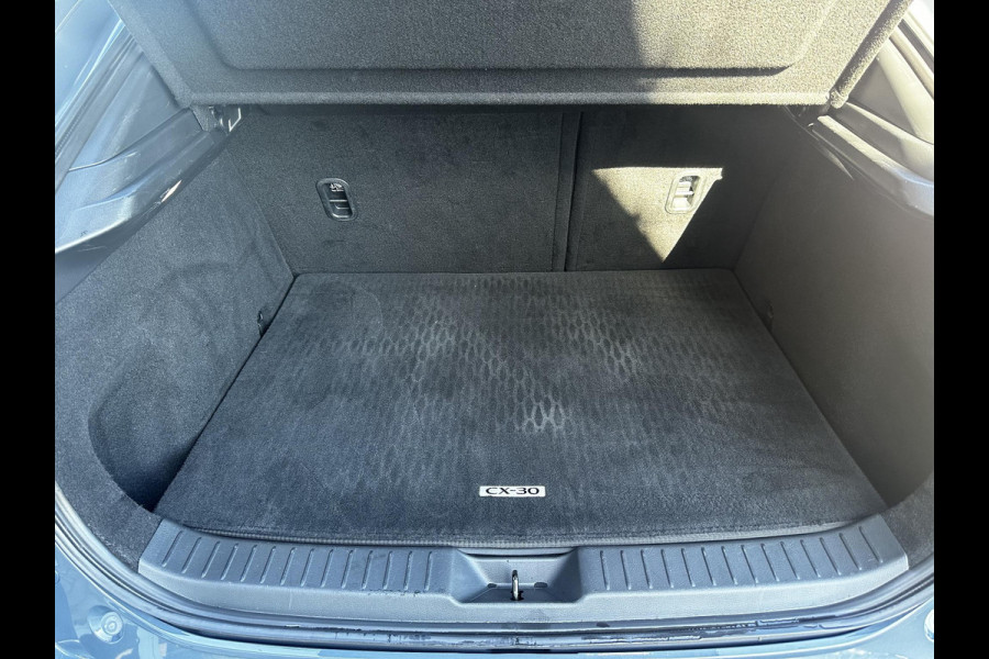 Mazda CX-30 2.0 e-SkyActiv-X M Hybrid Luxury | FABRIEKSGARANTIE T/M 2/2029 |DEALERONDERHOUDEN | I-ACTIVE SENSE PAKKET | SCHUIFKANTELDAK |  | 4-SEIZOENSBANDEN |