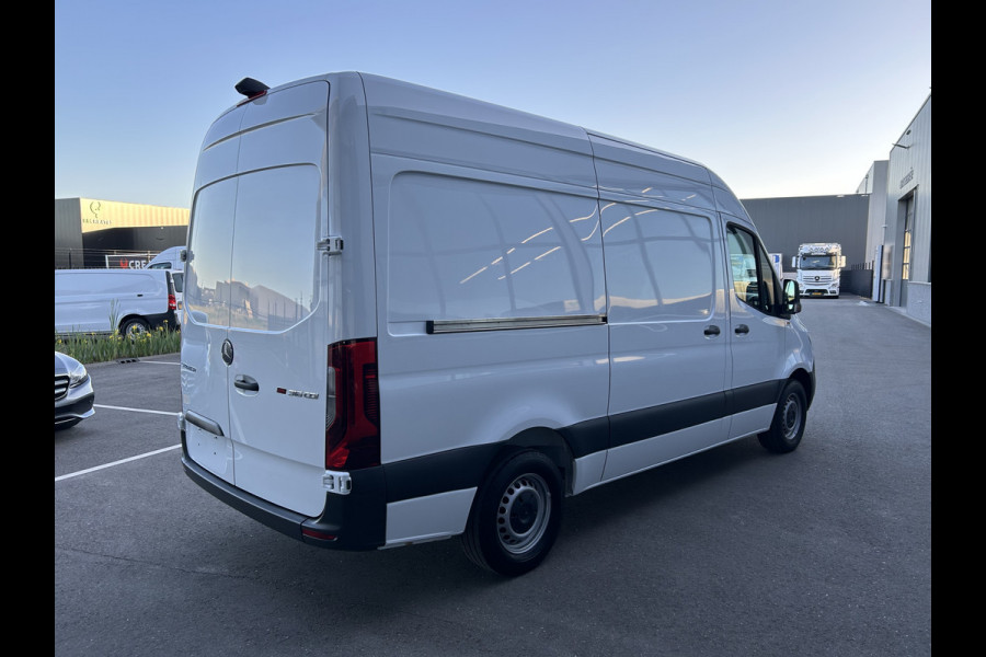 Mercedes-Benz Sprinter 316 CDI L2 H2 Automaat / LED / MBUX / Navigatie / Camera / Cruise control / Airco / 270 Graden achterdeuren
