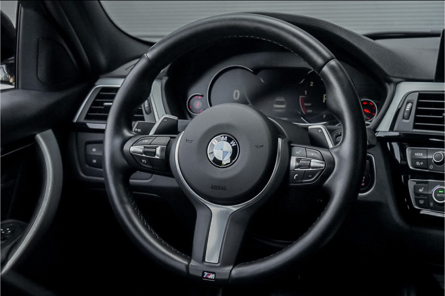 BMW 3-serie 320i High Ex Shadow M-Sport Leder LED 19"