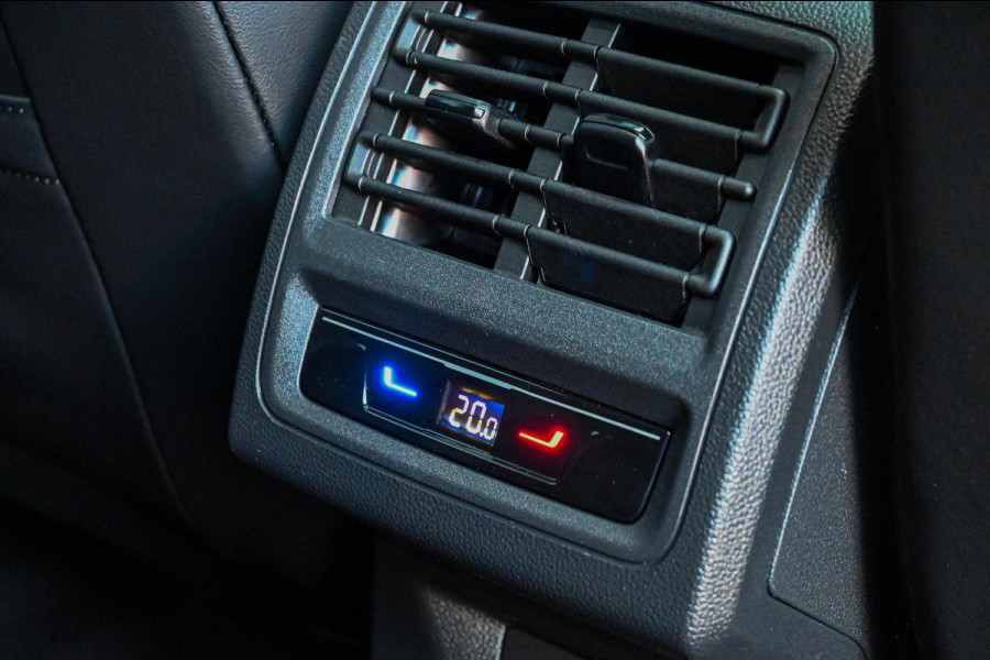 Volkswagen Golf 2.0 TSI R 4Motion *Harman-Kardon / HUD / Stoelventilatie / Akrapovic uitlaat / Sportstoelen / Nürburgring-stand*