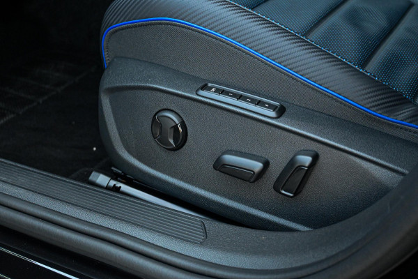 Volkswagen Golf 2.0 TSI R 4Motion *Harman-Kardon / HUD / Stoelventilatie / Akrapovic uitlaat / Sportstoelen / Nürburgring-stand*