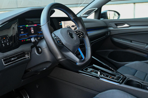 Volkswagen Golf 2.0 TSI R 4Motion *Harman-Kardon / HUD / Stoelventilatie / Akrapovic uitlaat / Sportstoelen / Nürburgring-stand*