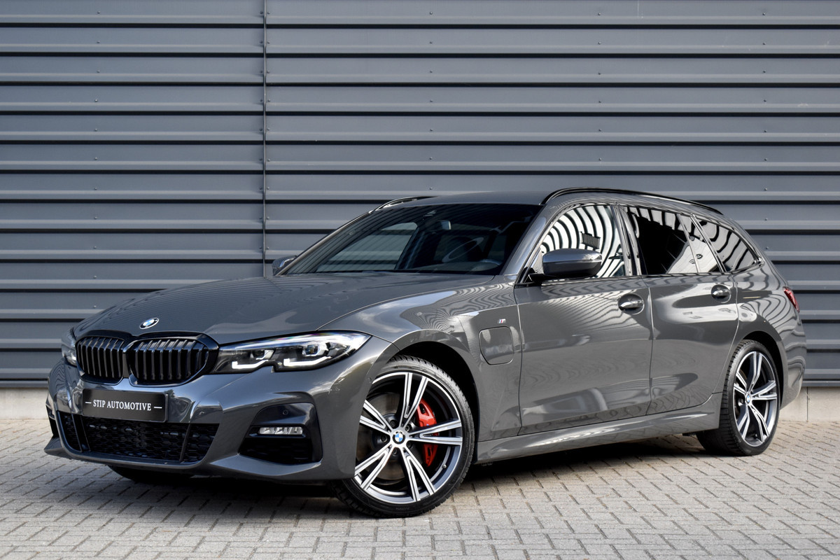 BMW 3 Serie Touring 330e M Sport Individual | Camera | Trekhaak wegkl. | 19'' Velgen | Comfort Access | CarPlay | BMW 3 Serie Touring 330e M Sport Individual | Camera | Trekhaak wegkl. | 19'' Velgen | Comfort Access | CarPlay |