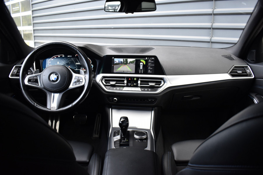 BMW 3 Serie Touring 330e M Sport Individual | Camera | Trekhaak wegkl. | 19'' Velgen | Comfort Access | CarPlay |