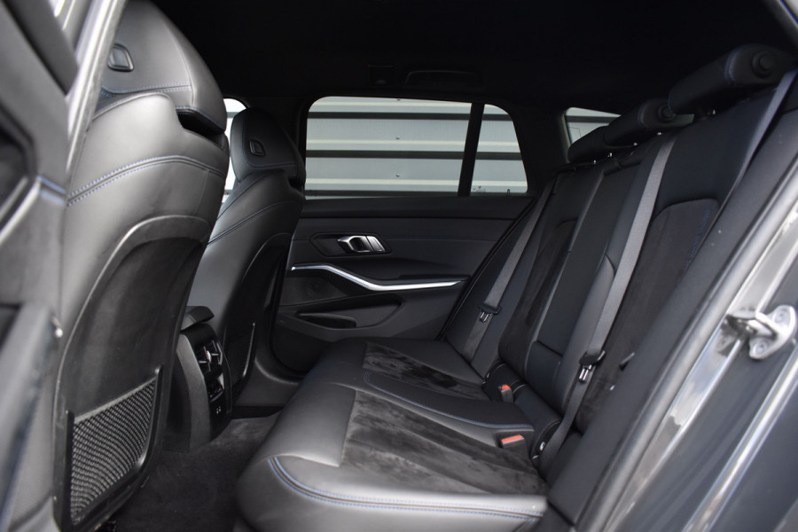 BMW 3 Serie Touring 330e M Sport Individual | Camera | Trekhaak wegkl. | 19'' Velgen | Comfort Access | CarPlay |