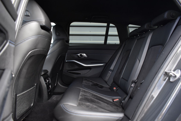 BMW 3 Serie Touring 330e M Sport Individual | Camera | Trekhaak wegkl. | 19'' Velgen | Comfort Access | CarPlay |