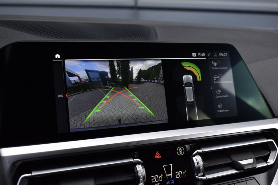 BMW 3 Serie Touring 330e M Sport Individual | Camera | Trekhaak wegkl. | 19'' Velgen | Comfort Access | CarPlay |