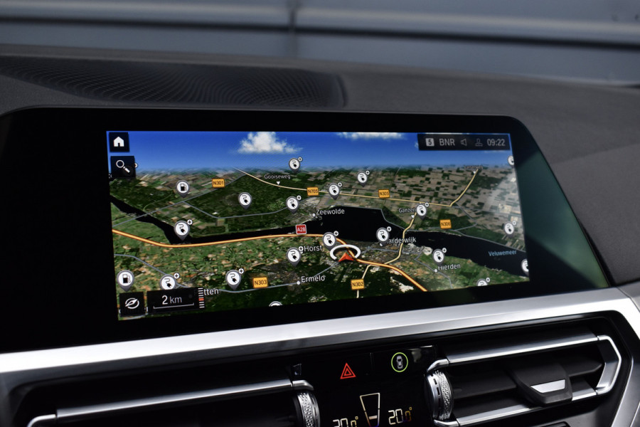 BMW 3 Serie Touring 330e M Sport Individual | Camera | Trekhaak wegkl. | 19'' Velgen | Comfort Access | CarPlay |