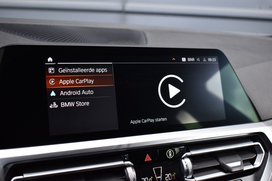 BMW 3 Serie Touring 330e M Sport Individual | Camera | Trekhaak wegkl. | 19'' Velgen | Comfort Access | CarPlay |