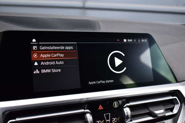 BMW 3 Serie Touring 330e M Sport Individual | Camera | Trekhaak wegkl. | 19'' Velgen | Comfort Access | CarPlay |