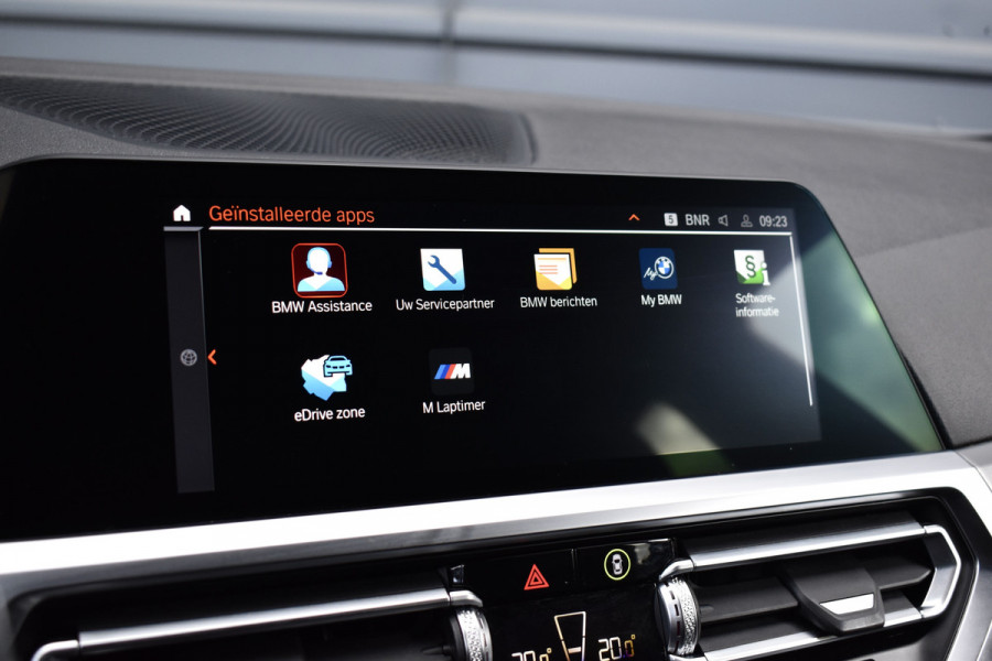 BMW 3 Serie Touring 330e M Sport Individual | Camera | Trekhaak wegkl. | 19'' Velgen | Comfort Access | CarPlay |