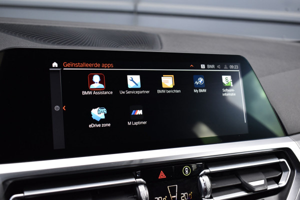 BMW 3 Serie Touring 330e M Sport Individual | Camera | Trekhaak wegkl. | 19'' Velgen | Comfort Access | CarPlay |
