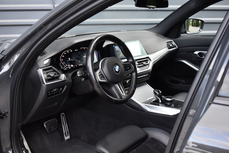 BMW 3 Serie Touring 330e M Sport Individual | Camera | Trekhaak wegkl. | 19'' Velgen | Comfort Access | CarPlay |