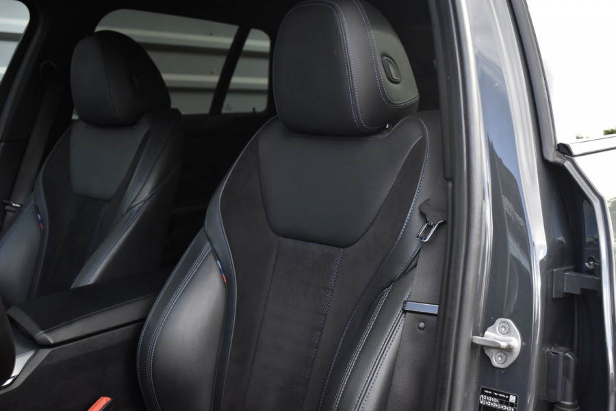 BMW 3 Serie Touring 330e M Sport Individual | Camera | Trekhaak wegkl. | 19'' Velgen | Comfort Access | CarPlay |