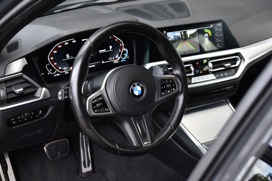 BMW 3 Serie Touring 330e M Sport Individual | Camera | Trekhaak wegkl. | 19'' Velgen | Comfort Access | CarPlay |