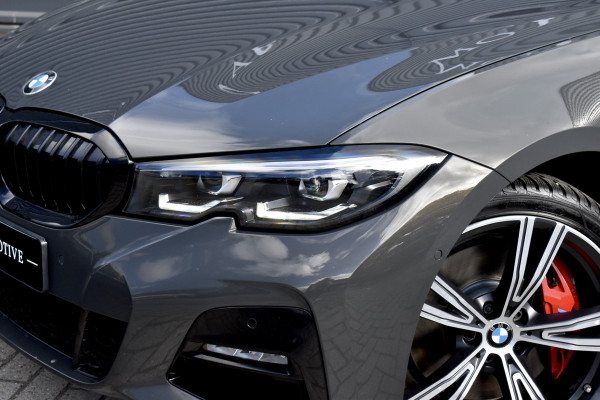 BMW 3 Serie Touring 330e M Sport Individual | Camera | Trekhaak wegkl. | 19'' Velgen | Comfort Access | CarPlay |