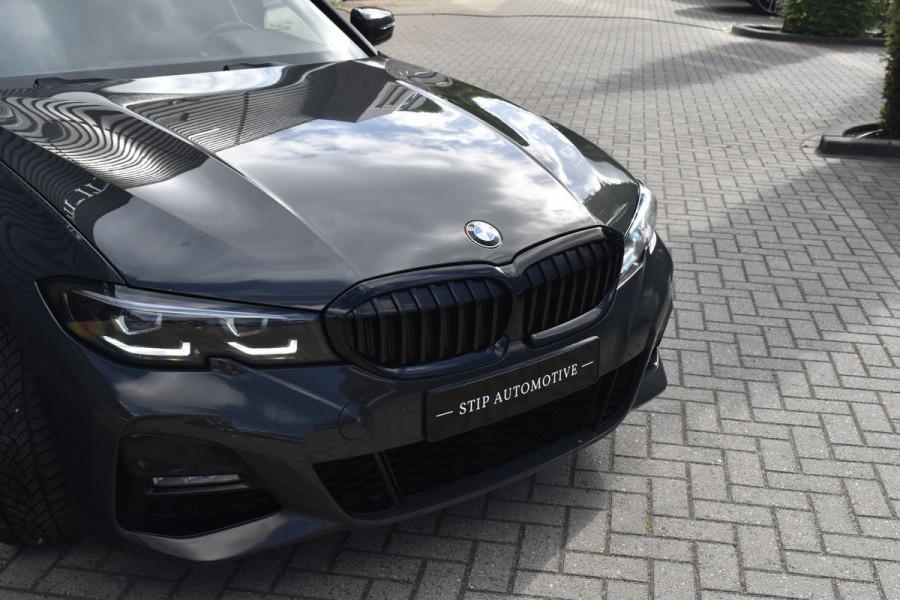BMW 3 Serie Touring 330e M Sport Individual | Camera | Trekhaak wegkl. | 19'' Velgen | Comfort Access | CarPlay |