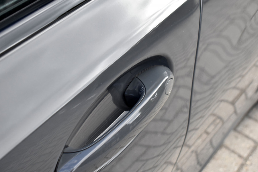 BMW 3 Serie Touring 330e M Sport Individual | Camera | Trekhaak wegkl. | 19'' Velgen | Comfort Access | CarPlay |