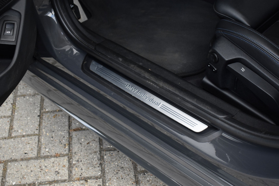 BMW 3 Serie Touring 330e M Sport Individual | Camera | Trekhaak wegkl. | 19'' Velgen | Comfort Access | CarPlay |