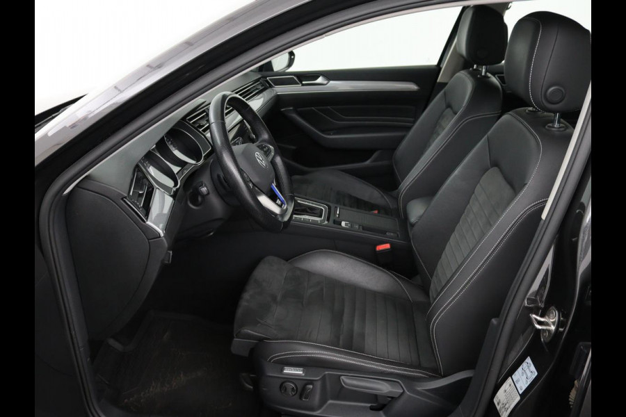 Volkswagen Passat 1.4 TSI GTE | Stoel & stuurverwarming | Camera | Carplay | Trekhaak | Adaptive cruise | Standkachel | Navigatie | Full LED